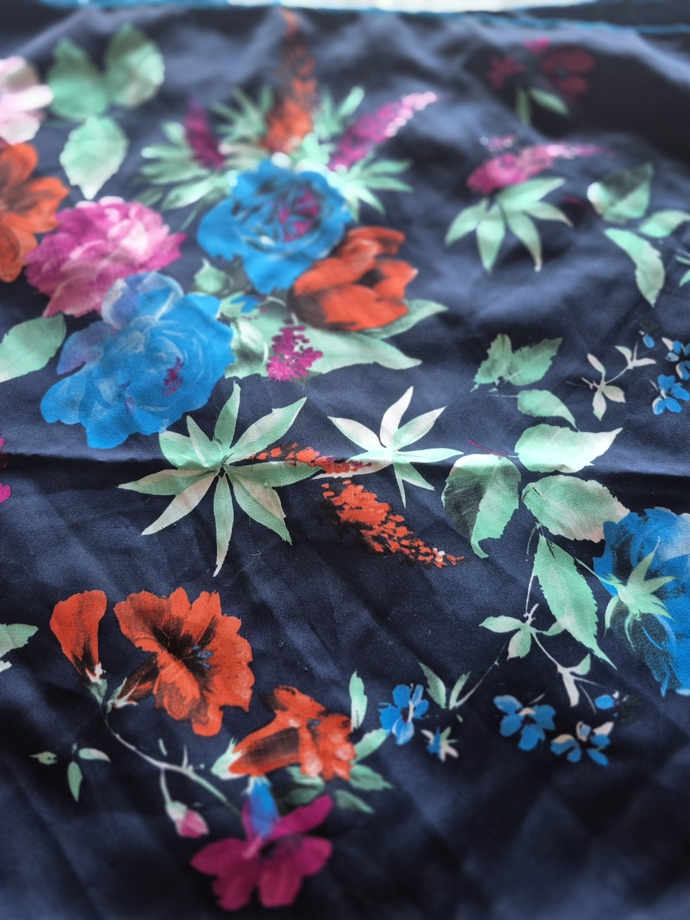 MISIRLI Floral Navy 100% Silk SCARF Women's HANDROLLED 34x34 - Picture 8 of 16
